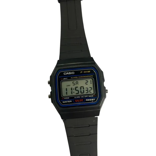 Chi tiết mặt số và dây đeo của đồng hồ Casio F-91W